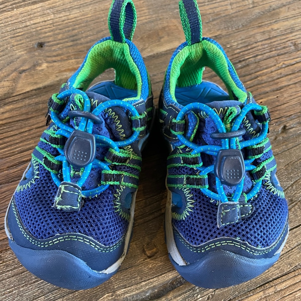 EUC Baby Teva shoes size 4.